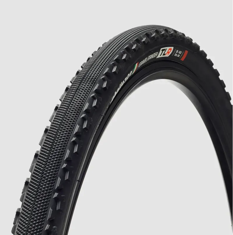 Challenge Gravel Grinder 700x33c TLR Tire in Black