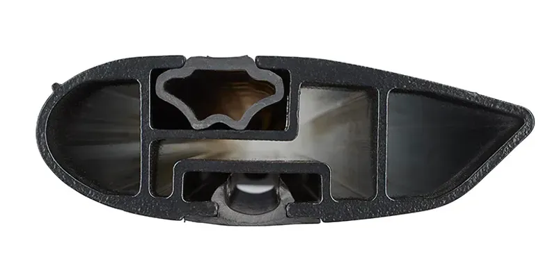 Yakima JetStream 70in Roof Rack Loadbars in Black-3